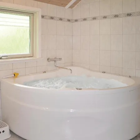 Σπίτι διακοπών Awesome In With Sauna Oksbøl